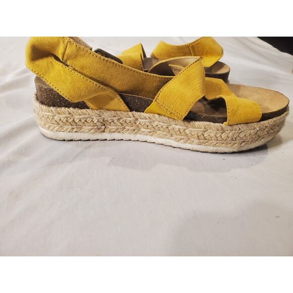 UNIVERSAL THREAD Yellow Faux SUEDE Strappy PLATFORM Espadrille SANDAL Size 6.5 - Picture 8 of 12